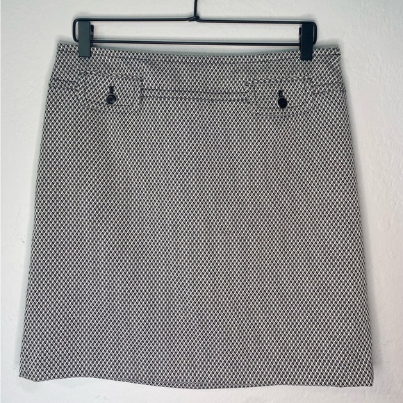 LOFT Dresses & Skirts - LOFT Black and White Patterned Skirt